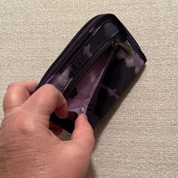 NWOT Lug Rodeo 2 Wallet - Picture 4 of 4